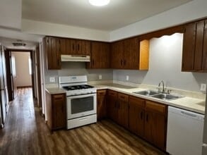 2390 Bicentennial Ave in Crest Hill, IL - Building Photo - Building Photo