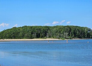 3650 Bay Shore Rd in Greenport, NY - Building Photo - Building Photo