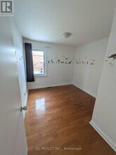 345 Centre St E in Richmond Hill, ON - Building Photo - Building Photo