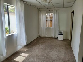 2418 32nd St, Unit Guest House in Santa Monica, CA - Foto de edificio - Building Photo