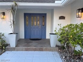 2252 Royal Ln in Naples, FL - Building Photo