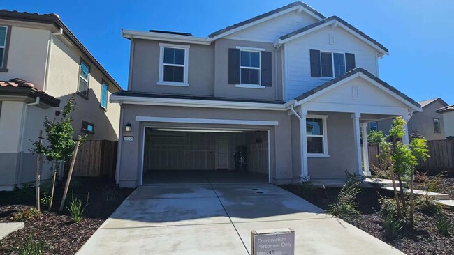 10295 Maribel Way in Elk Grove, CA - Foto de edificio - Building Photo