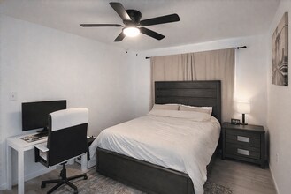 10907 Sageriver Dr in Houston, TX - Building Photo - Building Photo