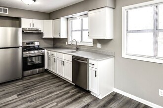 506 Gaslight Ln in Bellevue, NE - Building Photo - Building Photo