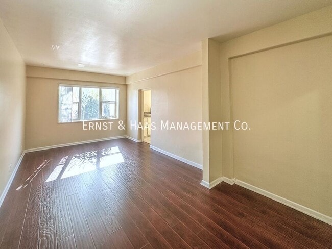 105 Atlantic Ave in Long Beach, CA - Building Photo - Building Photo