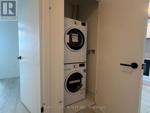 1 Quarrington Ln in North York, ON - Building Photo - Building Photo