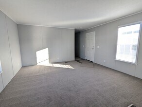 587 Delaware in Belleville, MI - Building Photo - Building Photo