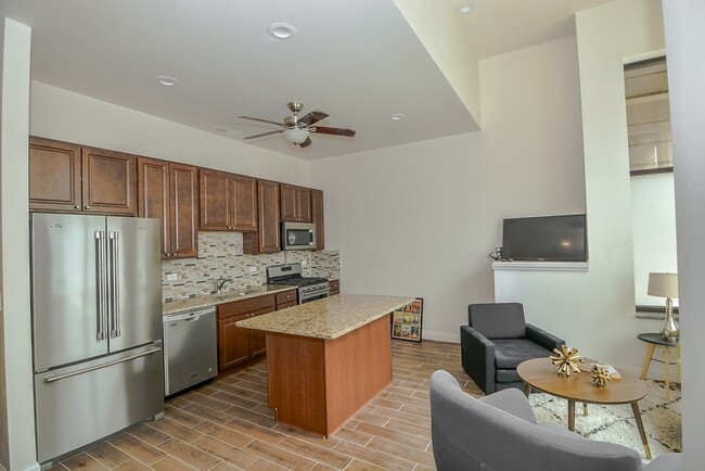 1448 W Fullerton Ave, Unit J03P in Chicago, IL - Building Photo - Building Photo
