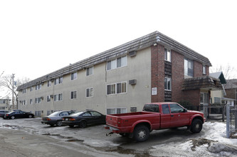 2725 Pleasant Ave S in Minneapolis, MN - Building Photo - Building Photo