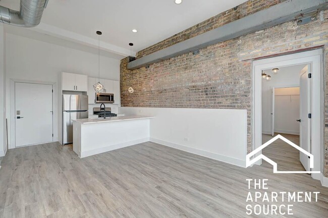 4731 N Western Ave, Unit 210 in Chicago, IL - Building Photo - Building Photo