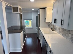 18 Pleasant St in Orange, MA - Building Photo - Building Photo