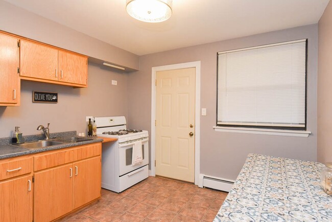 1600 W Jarvis Ave, Unit M06H in Chicago, IL - Building Photo - Building Photo