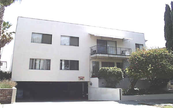 940 N Stanley Ave in Los Angeles, CA - Building Photo