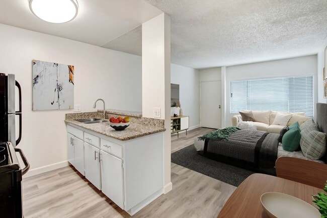 Mon Leon in Northridge, CA - Foto de edificio - Building Photo