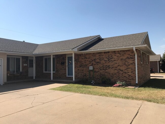 2705 28th St in Great Bend, KS - Building Photo - Building Photo
