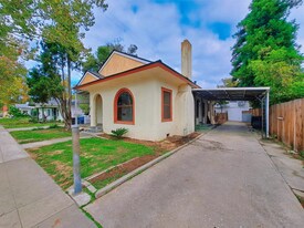 141 E Hedges Ave in Fresno, CA - Building Photo