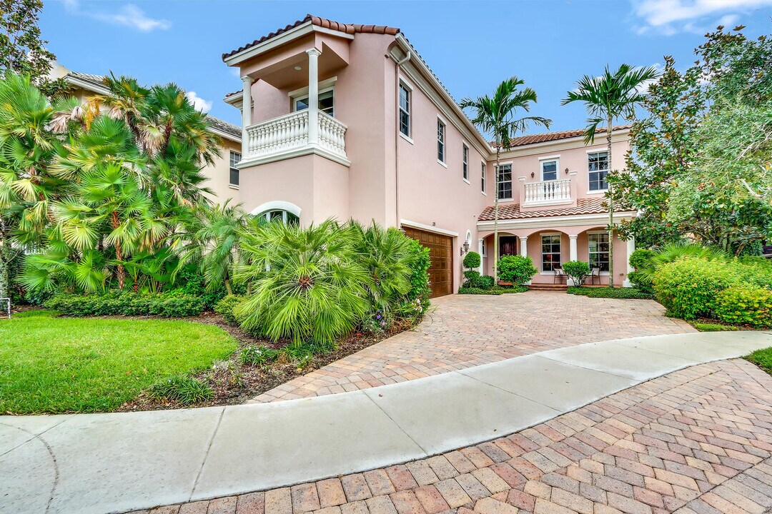 128 Tulip Tree Ct in Jupiter, FL - Building Photo