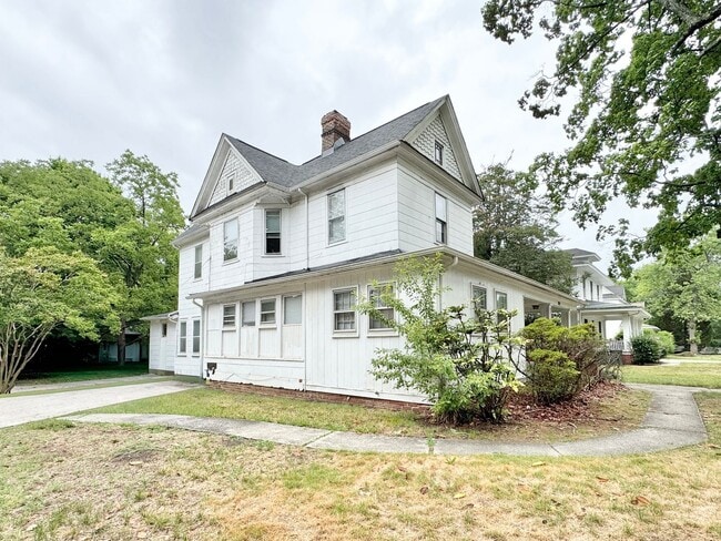 property at 322 S Mendenhall St