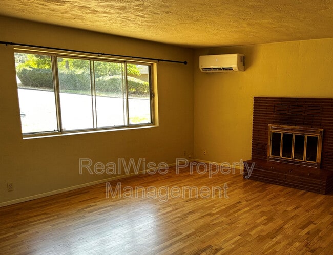 660 Lit Way in Ashland, OR - Building Photo - Building Photo