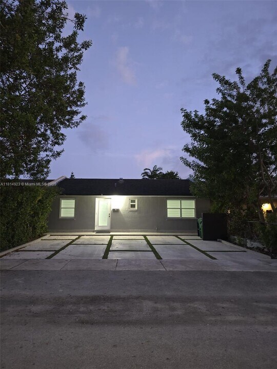 13018 SW 49th Terrace in Miami, FL - Building Photo