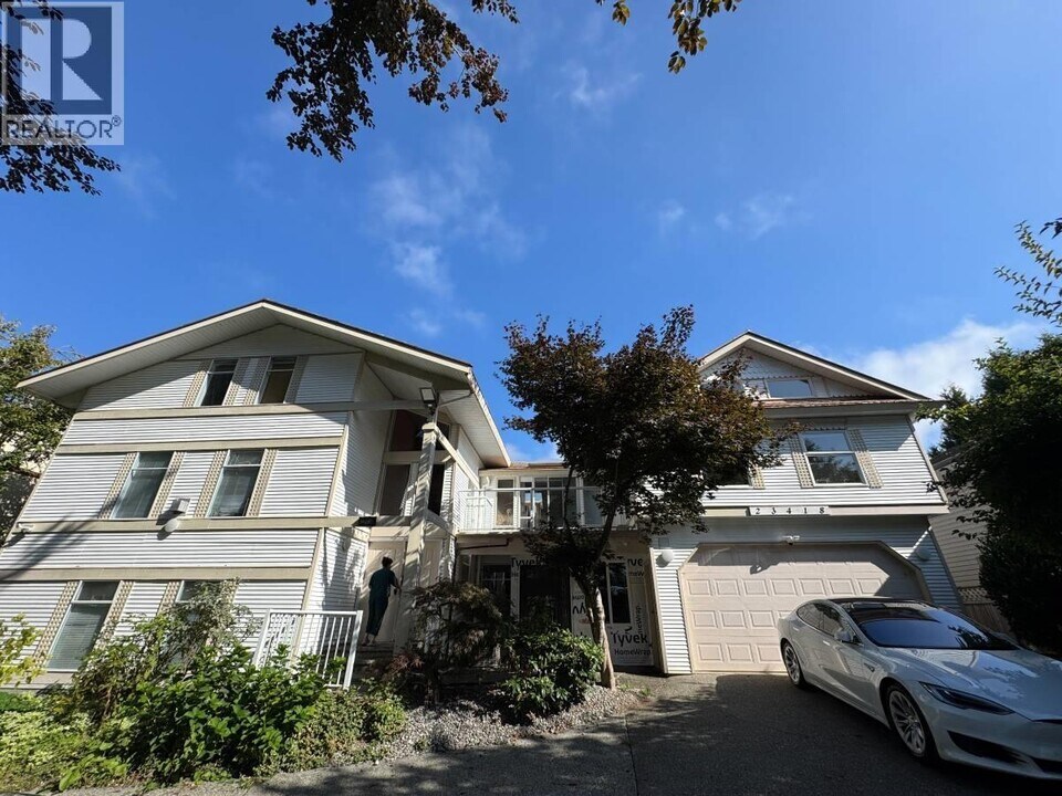 23418 Tamarack Ln in Maple Ridge, BC - Building Photo