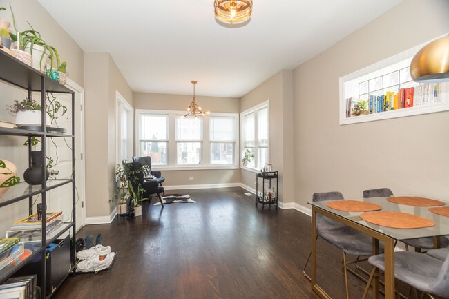 2906 N Harding Ave in Chicago, IL - Building Photo - Building Photo