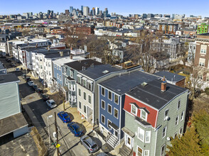 48 Woodward St in Boston, MA - Foto de edificio - Building Photo