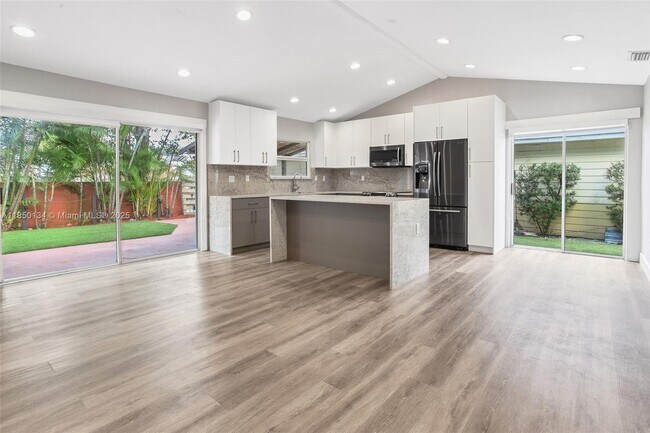 13934 SW 103rd Terrace in Miami, FL - Building Photo - Building Photo