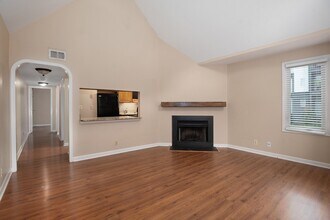 3204 W End Cir, Unit 12 in Nashville, TN - Building Photo - Building Photo