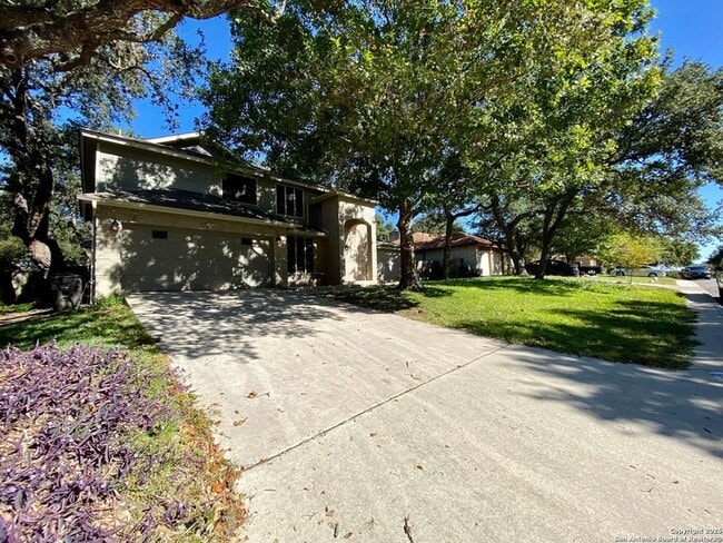 8911 Shady Leaf in San Antonio, TX - Foto de edificio - Building Photo