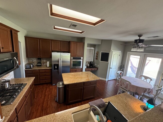 12419 Schooner Beach Dr in Bakersfield, CA - Building Photo - Building Photo