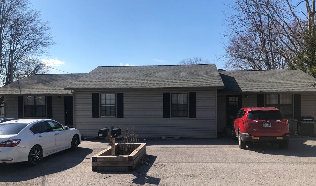 233 S Franklin Ave, Unit 2 in Cookeville, TN - Building Photo