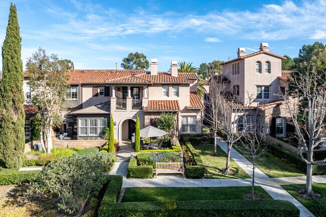 Ziani in Newport Beach, CA - Foto de edificio - Building Photo