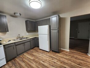 7095 W 13th Ave in Lakewood, CO - Foto de edificio - Building Photo