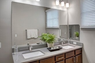 Providence Place Apartments in Huntsville, AL - Foto de edificio - Building Photo