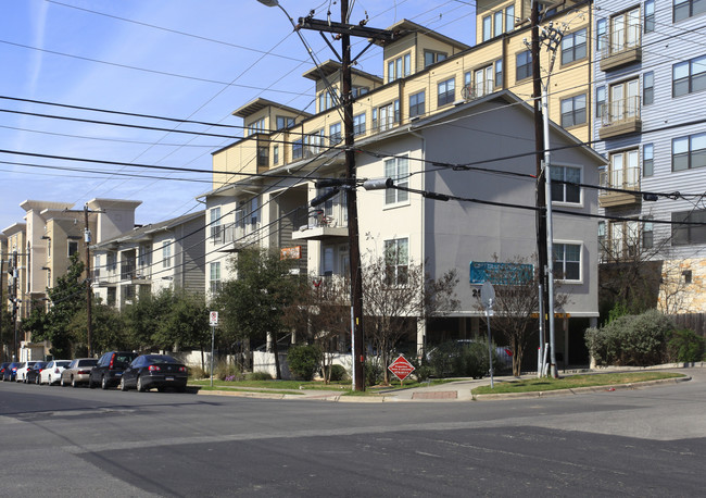 1100 W 25th St in Austin, TX - Building Photo - Building Photo