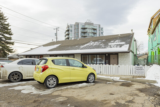 2516 17 Av SW in Calgary, AB - Building Photo - Building Photo