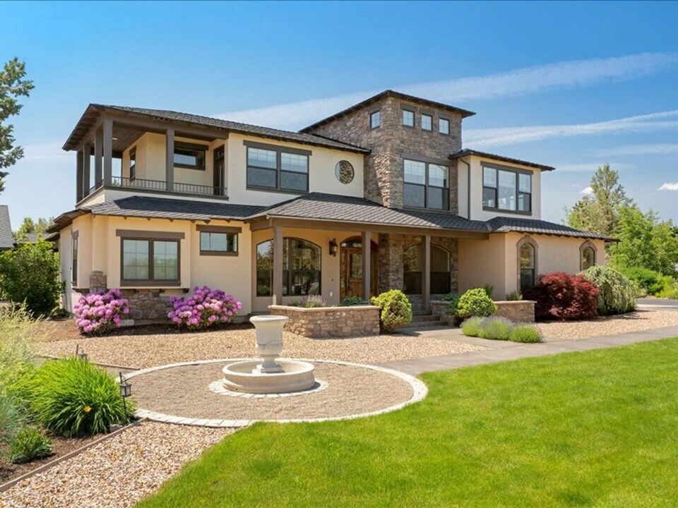 64420 Bailey Rd in Bend, OR - Building Photo