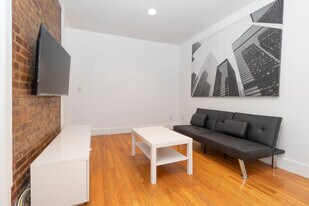 322 E 93rd St in New York, NY - Building Photo