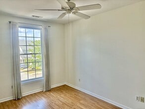 38 Hope St in East Lyme, CT - Building Photo - Building Photo
