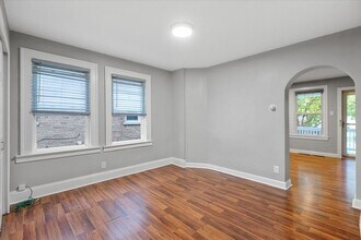 3652 N Nora Ave, Unit 1N in Chicago, IL - Foto de edificio - Building Photo