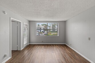 752 Executive Center Dr in West Palm Beach, FL - Building Photo - Building Photo