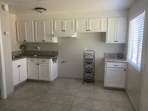 Studio Village Apartments in Van Nuys, CA - Building Photo - Building Photo