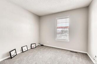 2805-2901 S Locust St in Denver, CO - Building Photo - Interior Photo