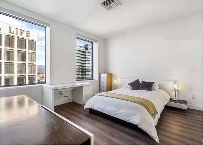 3810 Wilshire Blvd, Unit 1104 in Los Angeles, CA - Foto de edificio - Building Photo