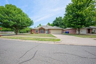 1501 Tree Line Dr in Norman, OK - Building Photo - Building Photo