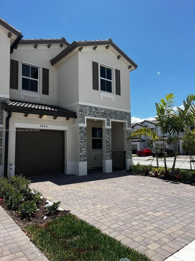 2424 SE 28th St in Homestead, FL - Building Photo - Building Photo