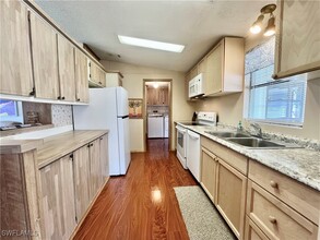 573 Cape Florida Ln in Naples, FL - Building Photo - Building Photo