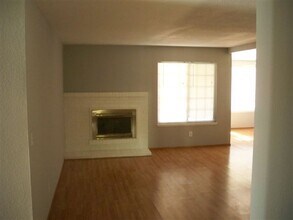 3328 Chiswell Way in Sacramento, CA - Building Photo - Building Photo