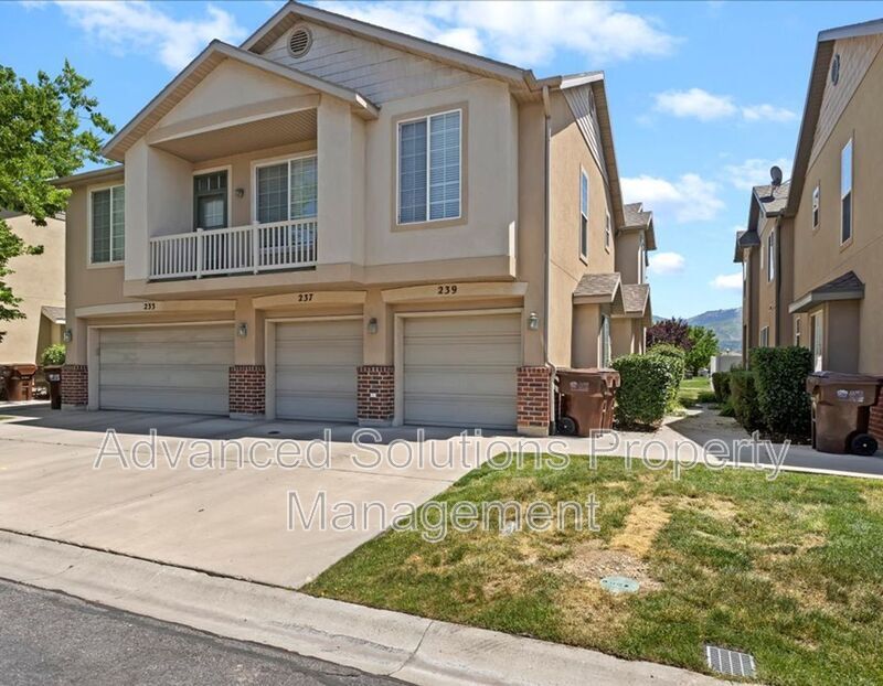 239 Birmingham Ln in North Salt Lake, UT - Building Photo
